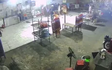 Nhóm người xông vào quán ăn, dùng ghế đánh gục nam thanh niên ở TP Hồ Chí Minh