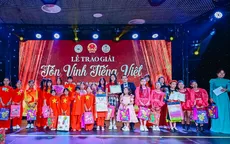 Ai đang dạy con người Việt ở nước ngoài?
