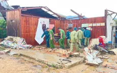 Dông lốc gây thiệt hại nhà dân ở Lâm Đồng