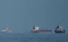 Tàu chiến Iran nổ súng vào tàu chở dầu ở eo biển Hormuz