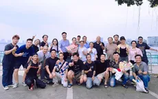 Bước chân vào đời đóng máy, dàn diễn viên chia tay quyến luyến