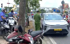 Nam tài xế taxi tử vong trong ô tô trên đường ở TP Hồ Chí Minh