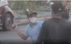 Nhóm công nhân mang mã tấu hỗn chiến trước cổng công ty