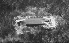 Tàu của Mỹ bị lật úp ở Thái Bình Dương sau bão, 6 thủy thủ mất tích