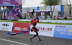 Robot Trung Quốc chạy bán marathon nhanh hơn kỷ lục người