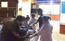 Công an dùng xe công vụ vượt đường đồi núi, đưa người phụ nữ bị nạn đi cấp cứu