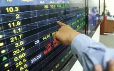 Áp lực bán cuối phiên kéo VN-Index đảo chiều giảm điểm