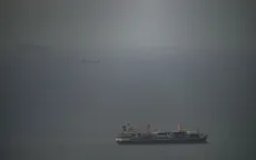 Iran bắt giữ 2 tàu chở hàng ở eo biển Hormuz 