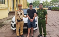 Hà Nội: Kiểm tra xe ô tô có biểu hiện nghi vấn, phát hiện lái xe tàng trữ ma túy