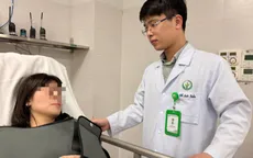 Khẩn trương cấp cứu nạn nhân vụ xe khách lao xuống vực ở Sơn La