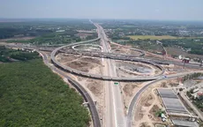 Công nhân “chạy nước rút” hoàn thiện cao tốc Biên Hòa - Vũng Tàu để chuẩn bị thông xe