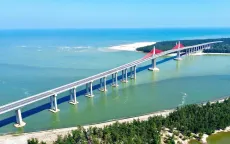 Thông xe cầu vượt biển dài nhất miền Trung