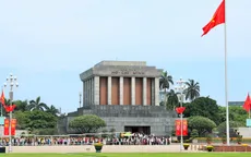 Hàng vạn người dân xếp hàng vào Lăng viếng Chủ tịch Hồ Chí Minh