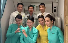Bác sĩ Bệnh viện Bạch Mai cứu hành khách trên không