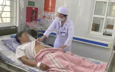 Ăn ve sầu chiên, nhiều người ngộ độc phải nhập viện