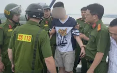 Kịp thời cứu nam thanh niên có ý định tự tử trên cầu Nhật Tân
