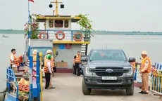 Hà Nội: Tàu thuyền không xuất bến nếu hành khách không mặc áo phao