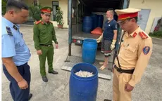 Phát hiện hơn 1 tấn lòng lợn bốc mùi trên đường đi tiêu thụ