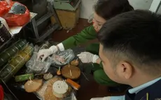 Đột kích cơ sở sản xuất giò chả, phát hiện gần 1 tạ chất cấm độc hại