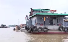 Nhiều bến bãi hoạt động không phép, ngang nhiên lắp đặt máy móc, bốc dỡ hàng hóa
