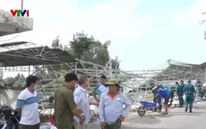 Đồng Tháp hỗ trợ khắc phục và trao tiền cho 50 hộ bị sập, tốc mái nhà do dông lốc