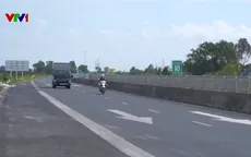 Nhiều người liều mình chạy xe máy vào tuyến Lộ Tẻ - Rạch Sỏi để đi tắt