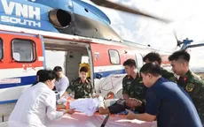 Đưa người dân bị tai nạn nguy kịch ở Trường Sa về đất liền điều trị