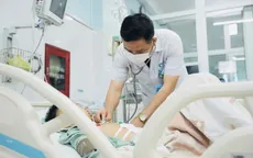 Bé trai vỡ lách do bị sút bóng vào bụng