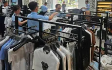Tạm giữ lô hàng thời trang nghi giả nhãn hiệu trị giá hơn 1,7 tỷ đồng