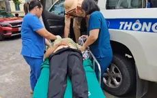 CSGT Hà Nội kịp thời hỗ trợ người phụ nữ bị ngất bên đường đi cấp cứu
