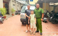 Nhanh chóng tìm người thân cho cháu bé đi lạc