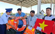 Vùng Cảnh sát biển 2 tuyên truyền IUU cho hơn 100 ngư dân phường Thuận An, thành phố Huế