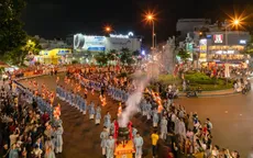Hàng ngàn người tham dự lễ rước Phật đản rực rỡ tại TP Hồ Chí Minh