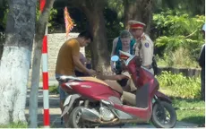 Đà Nẵng: Du khách nước ngoài lái xe máy vi phạm giao thông, tiềm ẩn nguy cơ tai nạn