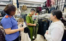 Khởi tố 2 đối tượng buôn bán hàng nghìn sản phẩm giày, dép giả nhãn hiệu Adidas, Nike