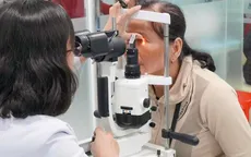 Không tự chữa đau mắt đỏ bằng mẹo dân gian