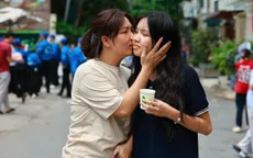 Những hình ảnh ấm áp trong ngày đầu thi lớp 10 Hà Nội