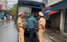 CSGT phát hiện hơn 2 tấn tóp mỡ bốc mùi trên đường vận chuyển ra Hà Nội