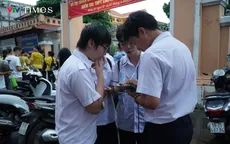 Thí sinh gặp khó với môn thi chuyên, đề Vật lý phát hiện có sai sót
