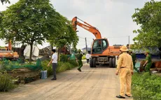 Hà Nội cưỡng chế, rào chắn 6 bến vật liệu xây dựng không phép ven sông