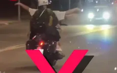 Nam du khách nước ngoài buông hai tay lái xe máy ở Đà Nẵng bị xử lý