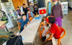 Công an vận động thành công người mẹ dừng hành trình đi bộ xuyên Việt cùng hai con nhỏ