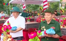 Khoảnh khắc đẹp tuần qua (1-7/6): Xúc động hành trình quy tập mộ liệt sĩ
