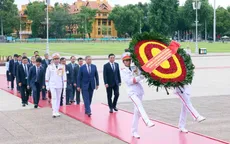 Thủ tướng Campuchia viếng Chủ tịch Hồ Chí Minh và các anh hùng liệt sỹ