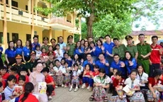 Những món quà theo chân tuổi trẻ đến với vùng cao Nghệ An