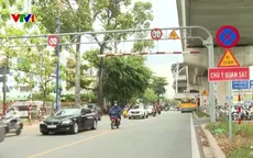 Cấm dừng đỗ quanh ga Metro số 1: Đón người thân, khách hàng có vi phạm luật?