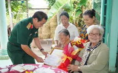 TP Hồ Chí Minh: Chúc thọ các cụ tròn 90 tuổi nhân Ngày Người cao tuổi Việt Nam