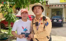 CSGT Hà Nội hỗ trợ người dân nhận lại giấy tờ tùy thân và gần 30 triệu đồng