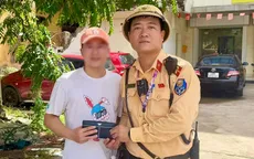 CSGT Hà Nội trao trả ví chứa gần 30 triệu đồng cho người dân
