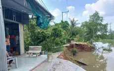 Sạt lở hơn 20m đường ven sông Trà Lọt (Đồng Tháp), giao thông chia cắt